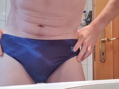 Old Perv Gets Close to Tastybulge