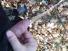 Outdoor Pissen mit Piercing