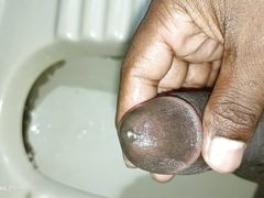 Boy moth mar tha toilet ling long