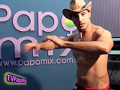 #PapoPrivê: Nos bastidores da ultra-kinky Thermas, PapoMix entrevista o Gogoboy Diego Fassoni : WhatsApp do PapoMix (11) 94779-1519