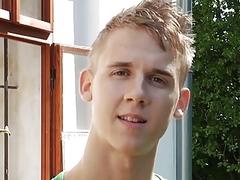 Twinks fuck outdoors with a passion after blowing each other