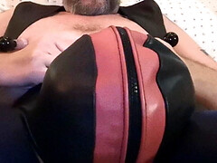 Video nr 500! The leather bulging show