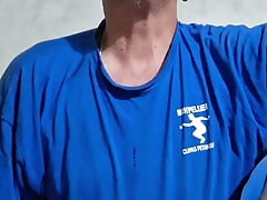 I piss on myself while eating and eat my cum with a spoon