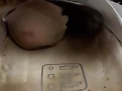 Ihre Schuhe mit ihrer Strumpfhose gefickt