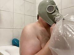BHDL - N.V.A. BREATHTUB 2 -  LATEX GASMASK TRAINING WITH PLASTIKBAG AND CUMMING