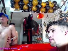 Amateurs blowjobs live on Cruisingcams.com