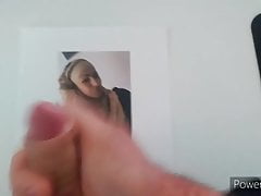 Cum tribute chienne beurette