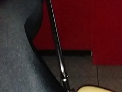 Im Pornokino Erdbeermund Koblenz,  Lycra und Gymnastikschuhe