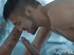 Black jock Leon Reddz cums while Dante Colle anal pounds him