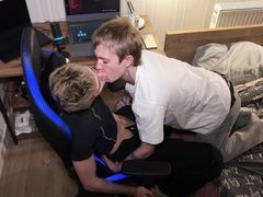 Cute Twink Distracted the Guy From the Game, a Guy with a Big Dick Fucked a Cute Twink in the Mouth, Deep Throat Part 1