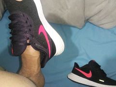 playing with wife's new nike revolution 5