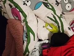 Jerking off in my stepdaughter untidy room
