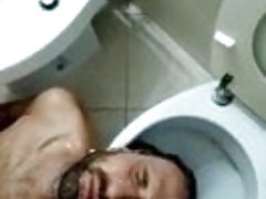 Pissing in bagno