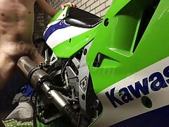 Fucking Kawasaki ZXR 750 motorcycle exhaust