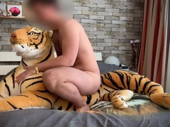 Amateur Teen Boy Mastrubates On His Tiger! Giant Tiger Plush. Cumming On Plush! Solo Mastrubation