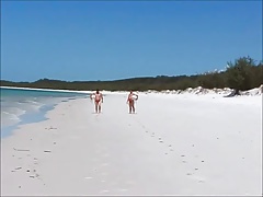 Gordinhos de tanga fio dental na praia
