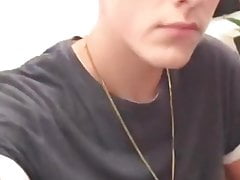 mostrando la polla a la camara