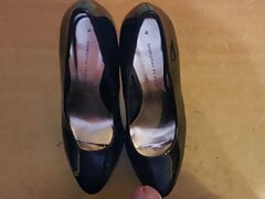 Classic Black Pumps Cummed