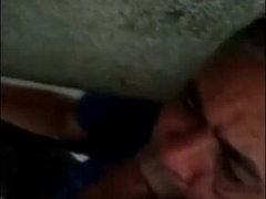 Maduro mamador me pega no banheiro