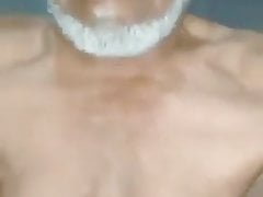 Vovo Comendo bem gostoso o novinho