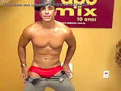 #Especial: Tirando tudo, Rodrigo Vilella sensualiza em stripper no PapoMix - Parte 2 - Twitter @TVPapoMix