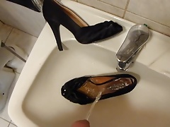 Piss in black peep toe