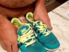 smashing wifes nike whips out