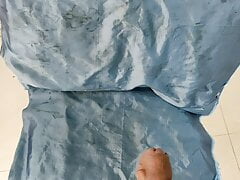 Pissing Pee and Urine on grey satin saree of chachi (66)