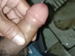 Lund ko hilaya aaj pani bhut nikela