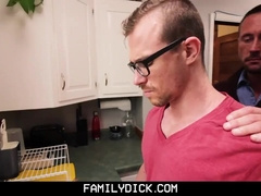 FamilyDick-Beautiful Muscle Father Bangs Teenie Man Without A Condom before Thanksgiving