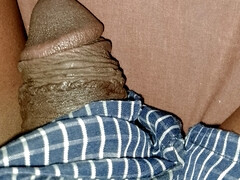 Munyovh95 wanking his cock on a morning session