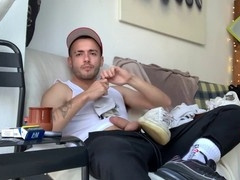 Solo cam session featuring a first-time hot wank with lots of mouth action