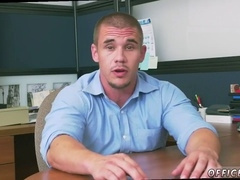 Fit heterosexual men swimming video becomes a hot queer sensation - earn that bonus!