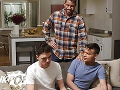 Stepbrothers Ryan Bailey & Troye Dean Give Each Other Handjob Under The Sheet In Front Of Their Stepdad - TWINKPOP