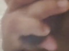 Tio gordito masturbandose