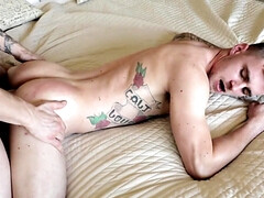 Hunk fuck with a skinny cocksucker who surrenders