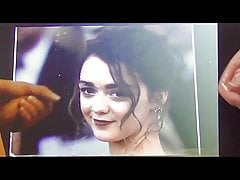 Maisie Williams double tribute