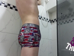 Voyeurera caught the talented boy taking a douche