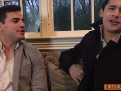 Muscle Homo Three Way & Jizz Flows in Homemade Threesome