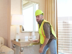 SHOWERBAIT Tech Stud Gets Culo Crammed With Spunk-Pump In The Douche