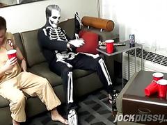 Stud cosplaying as skeleton bangs sexy FTM