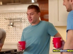 School roomies invite gym mates for shirtlifter no condom bang-out