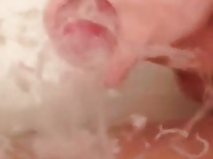 wank in the bath tube