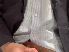 【射精シーン盛り沢山】スーツ男性が我慢できず公衆便所で下品にちんずりブッコキ♡漫画の美少女に発情して