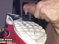 24 - PROLLKING XXL - BAD GUY CUMS ON AIRMAX 90